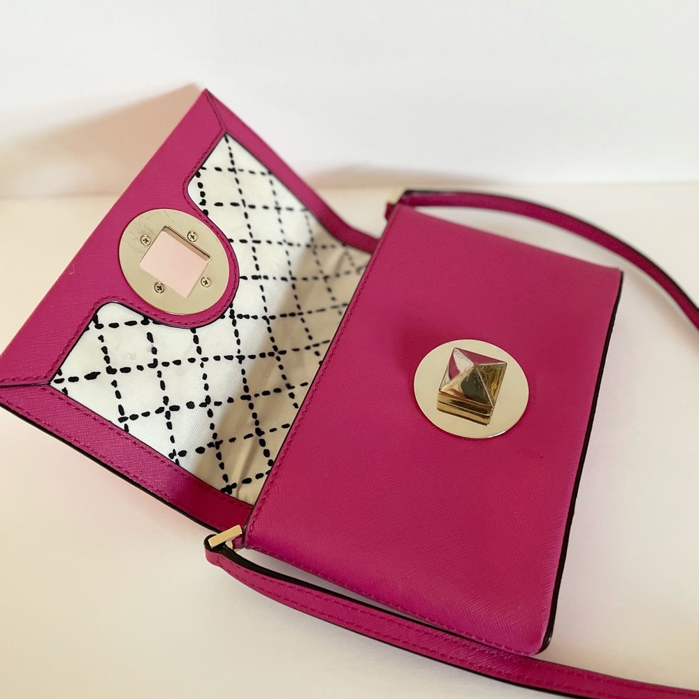 🌸 Kate Spade Hot Pink Crossbody purse with Gold Hardware 🌸 - Picture 4 of 9